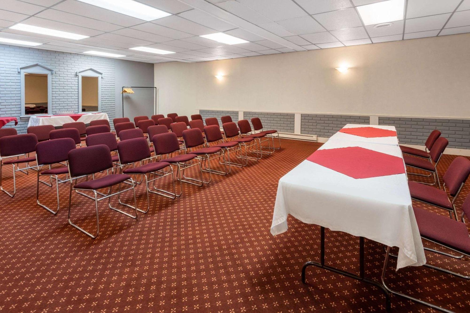 Travelodge By Wyndham Hotel Amherst